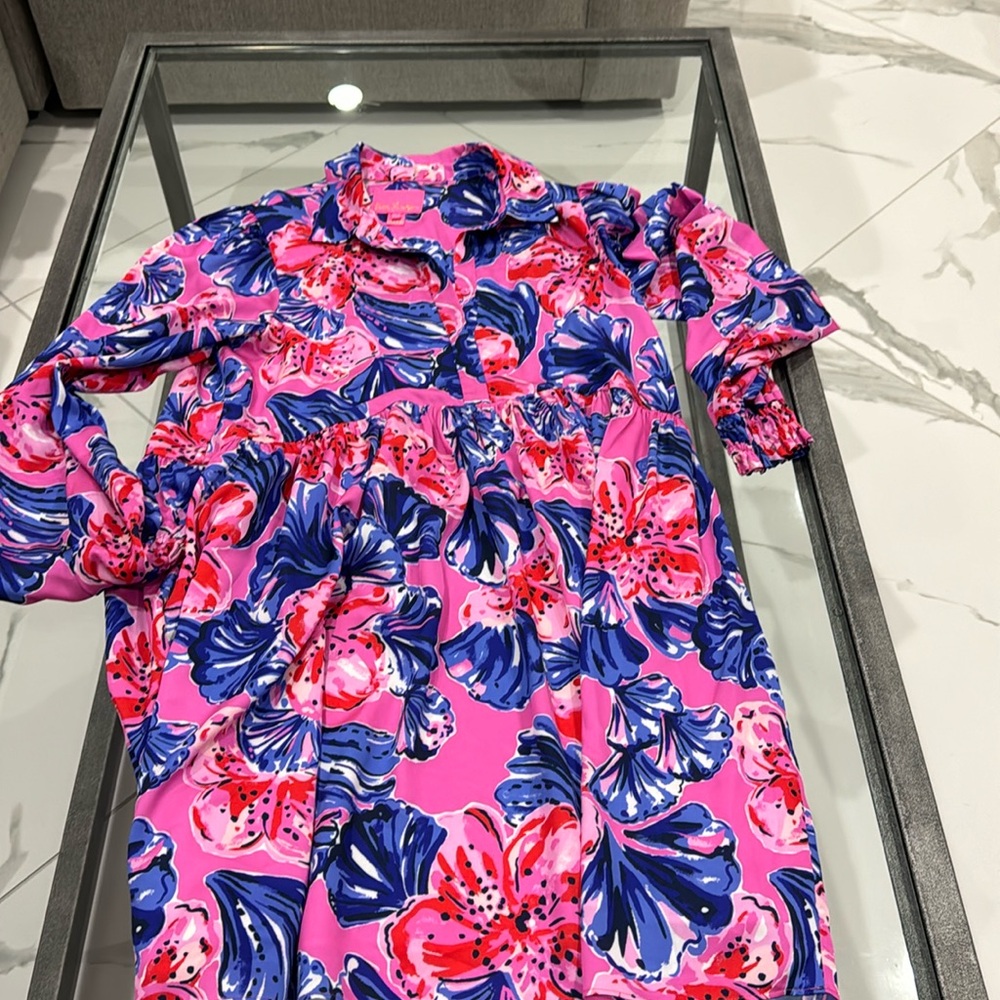 Lilly Pulitzer Size M dress
 Smoke/Pet free home 
MINT CONDITION